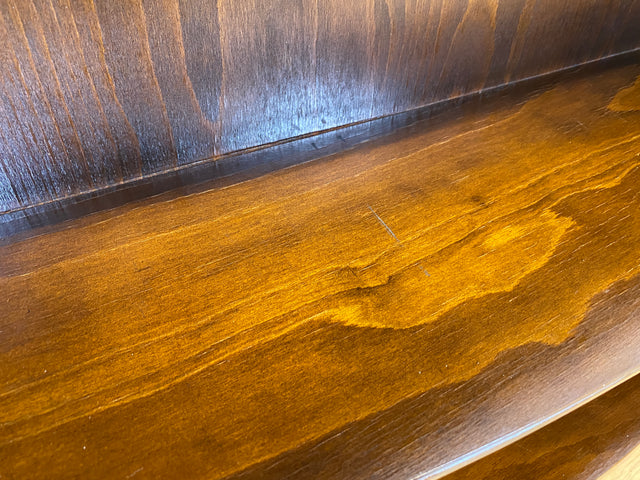 WMK I Elegantes kleines dunkles 60er Jahre Bücherregal im antiken Stil mit Cabriole-Füßen I Regal Holzregal Bücherschrank Blumenregal Chippendale Barock Vintage 50er I Berlin Heidelberg Bayern Bremen