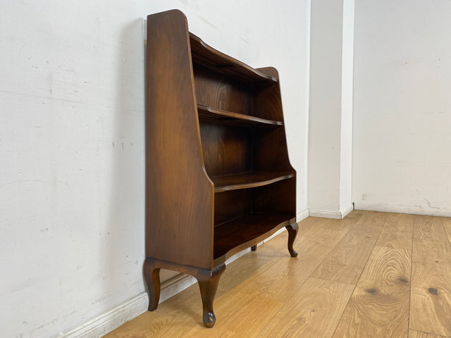 WMK I Elegantes kleines dunkles 60er Jahre Bücherregal im antiken Stil mit Cabriole-Füßen I Regal Holzregal Bücherschrank Blumenregal Chippendale Barock Vintage 50er I Berlin Heidelberg Bayern Bremen