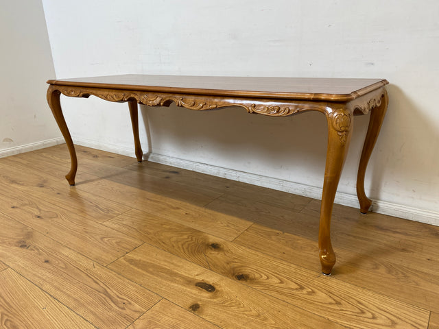 WMK I Wunderschöner großer handverzierter Stilmöbel Couchtisch in Nussbaum mit eleganten Cabriole Füßen