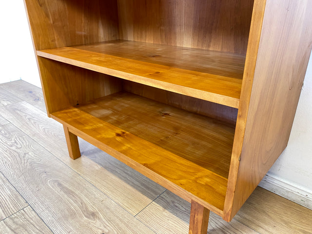 WMK I Versand möglich I Minimalistische helle 60er Jahre Regal Kommode aus vollem Holz