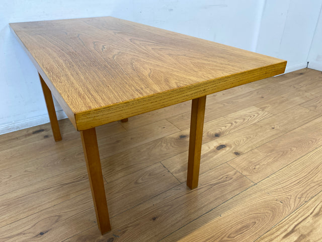 WMK I Versand möglich I Minimalistischer und gut erhaltener heller 60er Jahre Couchtisch in Eichenholz