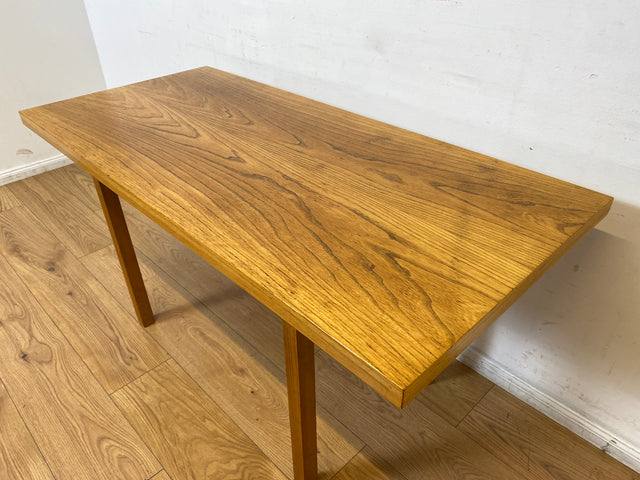 WMK I Versand möglich I Minimalistischer und gut erhaltener heller 60er Jahre Couchtisch in Eichenholz
