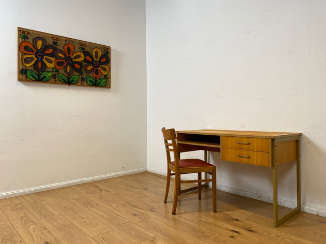 WMK I Stilvoller heller 70er Jahre Schreibtisch , freistellend mit Regal & Kufen Füßen aus Metall I Writing Desk Bürotisch Arbeitstisch Computertisch Retro Mid-Century Vintage I Berlin Leipzig Bremen