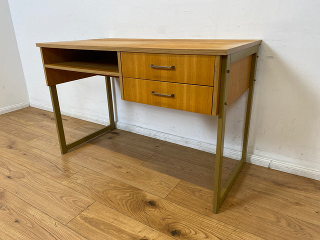 WMK I Stilvoller heller 70er Jahre Schreibtisch , freistellend mit Regal & Kufen Füßen aus Metall I Writing Desk Bürotisch Arbeitstisch Computertisch Retro Mid-Century Vintage I Berlin Leipzig Bremen