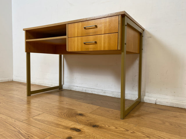 WMK I Stilvoller heller 70er Jahre Schreibtisch , freistellend mit Regal & Kufen Füßen aus Metall I Writing Desk Bürotisch Arbeitstisch Computertisch Retro Mid-Century Vintage I Berlin Leipzig Bremen