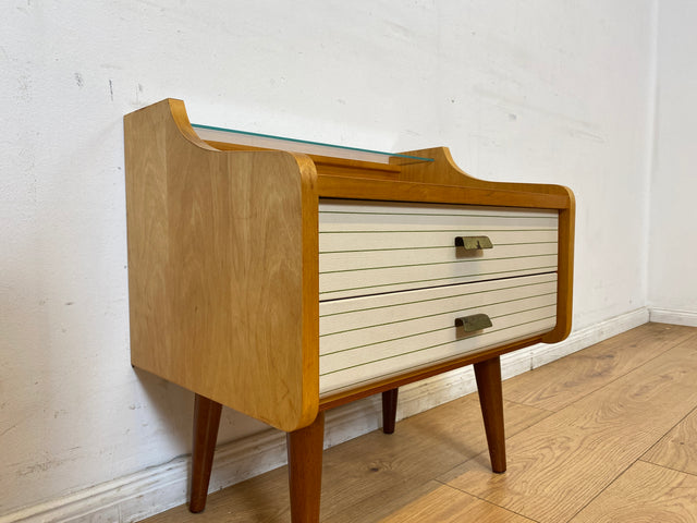 WMK I Formschöner heller Mid-Century Nachttisch mit Schubladen und konischen Füßen I Nachtschrank Nachtschränkchen Nachtkommode Kommode Beistelltisch Ablage Vintage 50er 60er I Berlin Köln Bayern