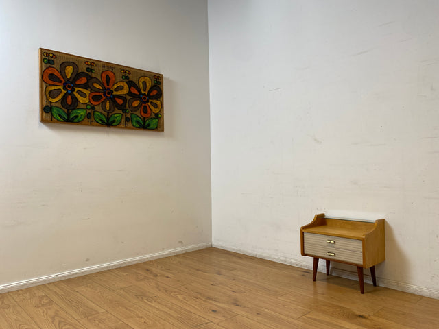 WMK I Formschöner heller Mid-Century Nachttisch mit Schubladen und konischen Füßen I Nachtschrank Nachtschränkchen Nachtkommode Kommode Beistelltisch Ablage Vintage 50er 60er I Berlin Köln Bayern