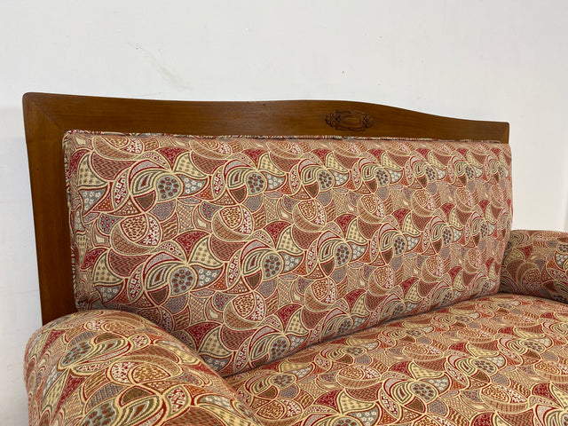 WMK I Wunderschönes historisches Sofa mit hochwertigem Bezug, handverziertem Holzrahmen und Federkern