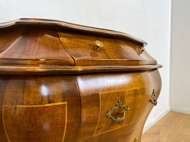 WMK I Wunderschöne kleine 60er Jahre Bauchkommode im Stile des Barock mit Schubladen und Intarsien
