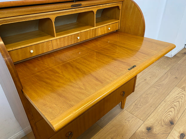 WMK I Hochwertiger skandinavischer Mid-Century Sekretär mit Ringgriffen aus Messing