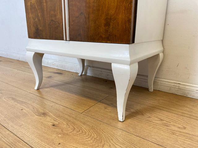 WMK I 1/2 Wunderschöner weißer 30er Jahre Art Deco Nachttisch aus vollem Holz
