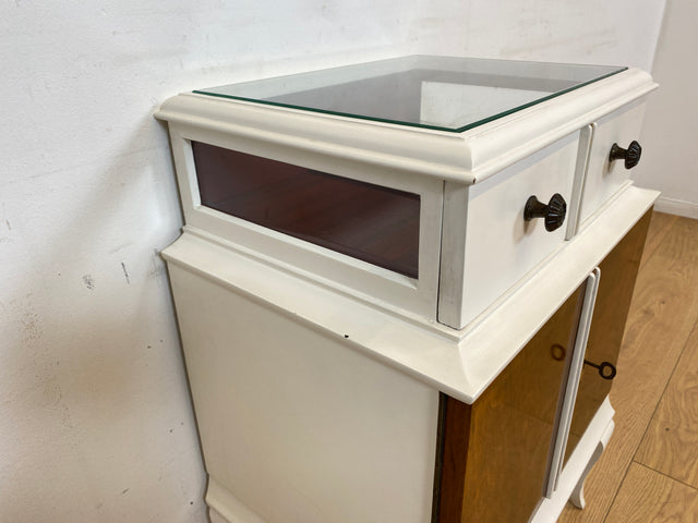 WMK I 1/2 Wunderschöner weißer 30er Jahre Art Deco Nachttisch aus vollem Holz