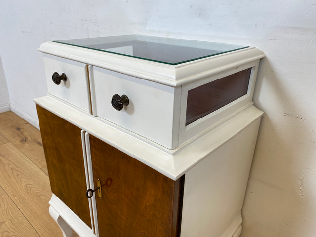 WMK I 1/2 Wunderschöner weißer 30er Jahre Art Deco Nachttisch aus vollem Holz