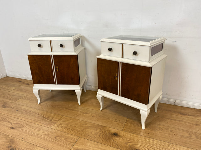 WMK I 1/2 Wunderschöner weißer 30er Jahre Art Deco Nachttisch aus vollem Holz