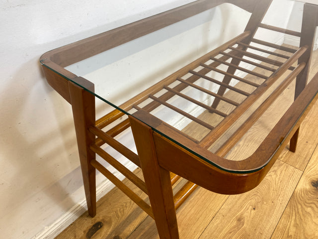 Stilvoller 60er Jahre Designer Couchtisch von František Jirák mit Glasplatte und Ablage I Glastisch Glascouchtisch Wohnzimmertisch Coffee Table Mid-Century 50er Vintage I
