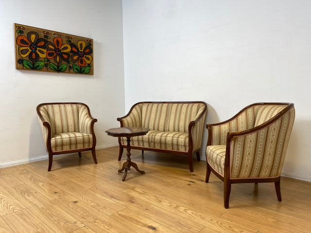 I Elegante und sehr gut erhaltene antike Sitzgarnitur aus Sofa und 2 Sessel mit Federkern und hochwertigem gestreiftem Stoffbezug I Sitzgruppe Couch Couchgarnitur Zweisitzer Vintage Biedermeier I