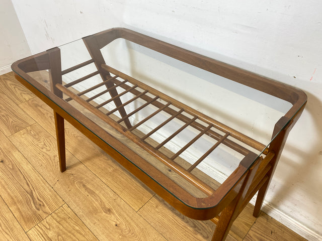 Stilvoller 60er Jahre Designer Couchtisch von František Jirák mit Glasplatte und Ablage I Glastisch Glascouchtisch Wohnzimmertisch Coffee Table Mid-Century 50er Vintage I