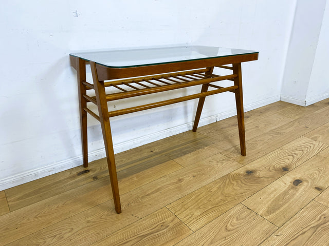 Stilvoller 60er Jahre Designer Couchtisch von František Jirák mit Glasplatte und Ablage I Glastisch Glascouchtisch Wohnzimmertisch Coffee Table Mid-Century 50er Vintage I