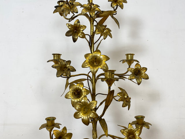 Set aus 2 sehr großen und prachtvollen vergoldeten antiken Kerzenleuchter aus Messing mit Lilien und Engelsfiguren I vermutlich Frankreich um 1900 I Kandelaber Kerzenständer Prunkleuchter Barock Rokoko Goldene Vintage I