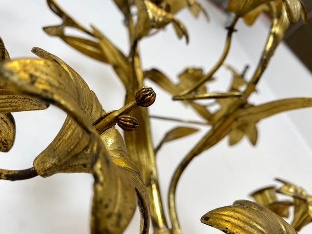 Set aus 2 sehr großen und prachtvollen vergoldeten antiken Kerzenleuchter aus Messing mit Lilien und Engelsfiguren I vermutlich Frankreich um 1900 I Kandelaber Kerzenständer Prunkleuchter Barock Rokoko Goldene Vintage I