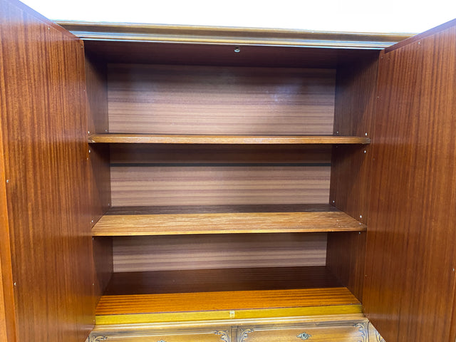 Eleganter und sehr gut erhaltener 60er Jahre Chippendale Schrank in Eiche mit Schubladen I Wohnzimmerschrank Sideboard Highboard Wäscheschrank Kleiderschrank Vintage Barock I