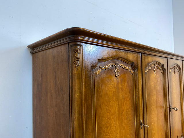 Eleganter und sehr gut erhaltener 60er Jahre Chippendale Schrank in Eiche mit Schubladen I Wohnzimmerschrank Sideboard Highboard Wäscheschrank Kleiderschrank Vintage Barock I