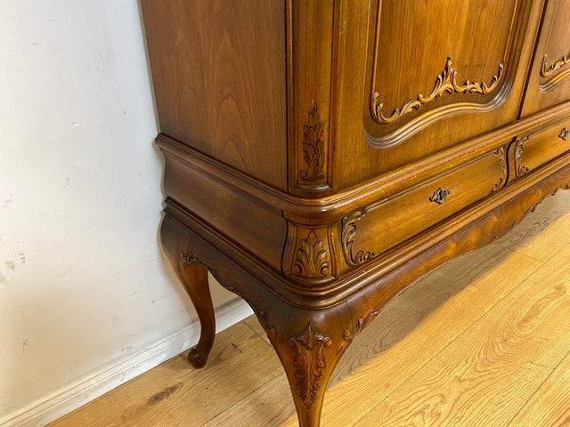 Eleganter und sehr gut erhaltener 60er Jahre Chippendale Schrank in Eiche mit Schubladen I Wohnzimmerschrank Sideboard Highboard Wäscheschrank Kleiderschrank Vintage Barock I