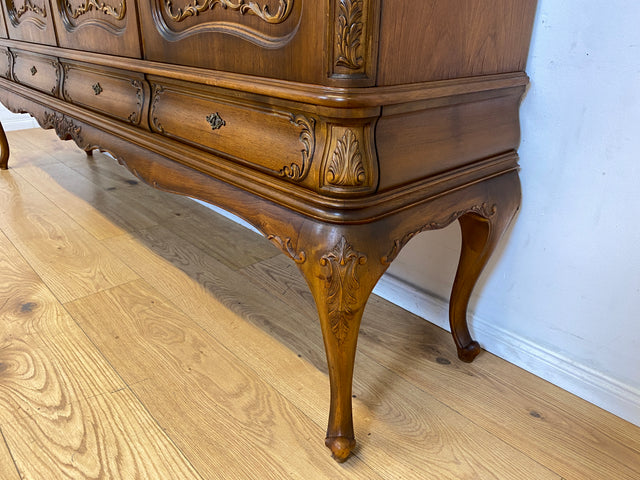 Eleganter und sehr gut erhaltener 60er Jahre Chippendale Schrank in Eiche mit Schubladen I Wohnzimmerschrank Sideboard Highboard Wäscheschrank Kleiderschrank Vintage Barock I