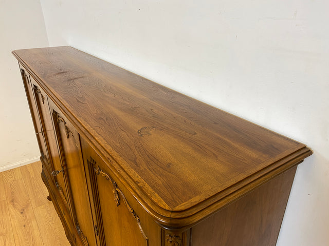 Eleganter und sehr gut erhaltener 60er Jahre Chippendale Schrank in Eiche mit Schubladen I Wohnzimmerschrank Sideboard Highboard Wäscheschrank Kleiderschrank Vintage Barock I