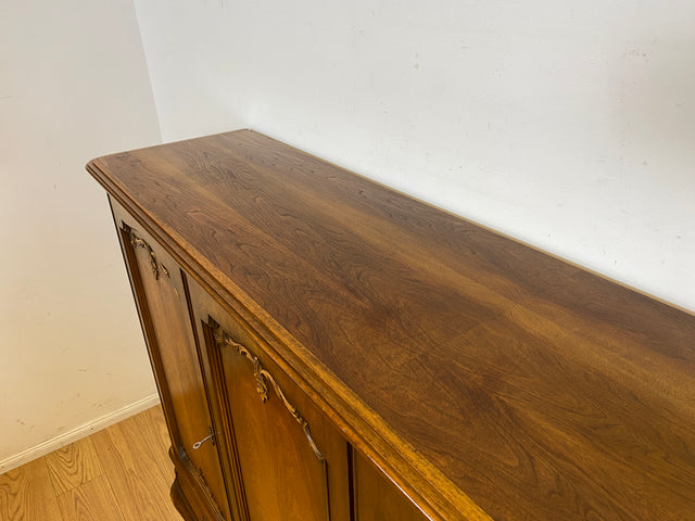 Eleganter und sehr gut erhaltener 60er Jahre Chippendale Schrank in Eiche mit Schubladen I Wohnzimmerschrank Sideboard Highboard Wäscheschrank Kleiderschrank Vintage Barock I