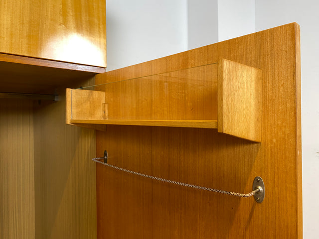 Stilvoller und perfekt aufgeteilter Vintage Kleiderschrank mit Aufsatz und Schubladen I Schrank Schlafzimmerschrank Wäscheschrank Wardrobe Retro Mid-Century 60er 70er I