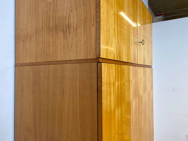 Stilvoller und perfekt aufgeteilter Vintage Kleiderschrank mit Aufsatz und Schubladen I Schrank Schlafzimmerschrank Wäscheschrank Wardrobe Retro Mid-Century 60er 70er I