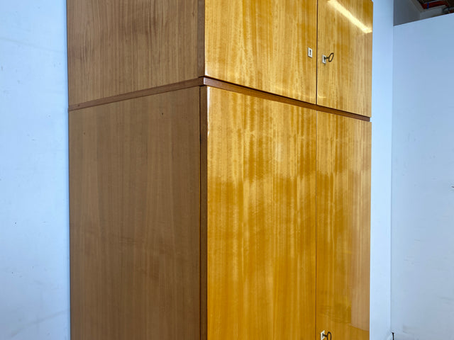 Stilvoller und perfekt aufgeteilter Vintage Kleiderschrank mit Aufsatz und Schubladen I Schrank Schlafzimmerschrank Wäscheschrank Wardrobe Retro Mid-Century 60er 70er I
