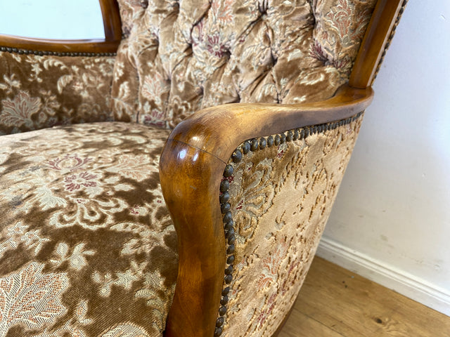 Wunderschöner Chippendale Sessel mit handverziertem Holzrahmen, samtartigem Altrosa Brokat Bezug & Federkern I Lesesessel Ohrensessel Sitzgarnitur Barock Vintage Stilmöbel I