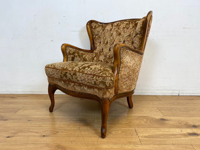 Wunderschöner Chippendale Sessel mit handverziertem Holzrahmen, samtartigem Altrosa Brokat Bezug & Federkern I Lesesessel Ohrensessel Sitzgarnitur Barock Vintage Stilmöbel I