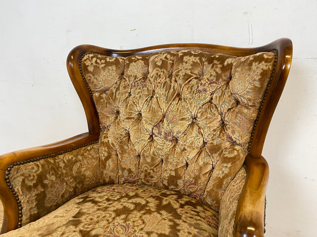Wunderschöner Chippendale Sessel mit handverziertem Holzrahmen, samtartigem Altrosa Brokat Bezug & Federkern I Lesesessel Ohrensessel Sitzgarnitur Barock Vintage Stilmöbel I