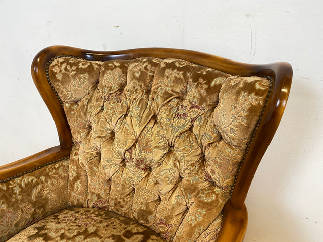 Wunderschöner Chippendale Sessel mit handverziertem Holzrahmen, samtartigem Altrosa Brokat Bezug & Federkern I Lesesessel Ohrensessel Sitzgarnitur Barock Vintage Stilmöbel I