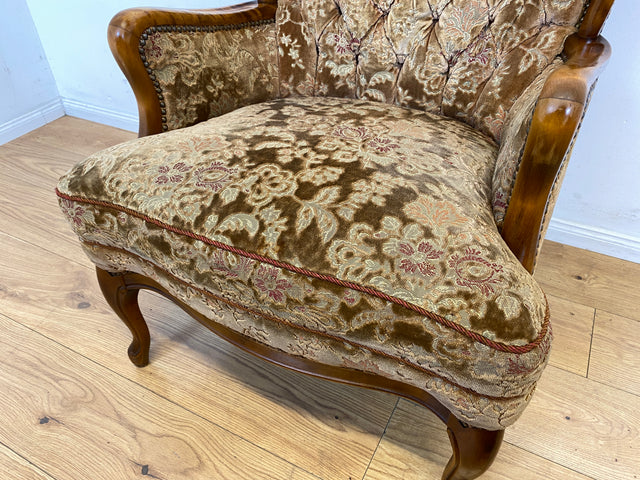 Wunderschöner Chippendale Sessel mit handverziertem Holzrahmen, samtartigem Altrosa Brokat Bezug & Federkern I Lesesessel Ohrensessel Sitzgarnitur Barock Vintage Stilmöbel I