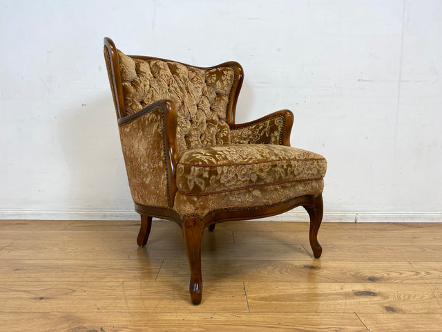 Wunderschöner Chippendale Sessel mit handverziertem Holzrahmen, samtartigem Altrosa Brokat Bezug & Federkern I Lesesessel Ohrensessel Sitzgarnitur Barock Vintage Stilmöbel I