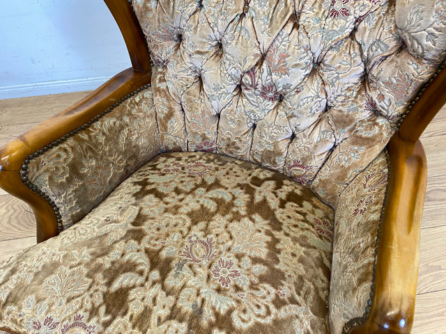 Wunderschöner Chippendale Sessel mit handverziertem Holzrahmen, samtartigem Altrosa Brokat Bezug & Federkern I Lesesessel Ohrensessel Sitzgarnitur Barock Vintage Stilmöbel I