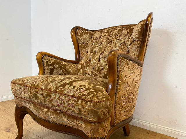 Wunderschöner Chippendale Sessel mit handverziertem Holzrahmen, samtartigem Altrosa Brokat Bezug & Federkern I Lesesessel Ohrensessel Sitzgarnitur Barock Vintage Stilmöbel I