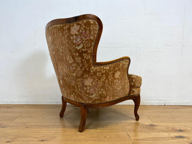 Wunderschöner Chippendale Sessel mit handverziertem Holzrahmen, samtartigem Altrosa Brokat Bezug & Federkern I Lesesessel Ohrensessel Sitzgarnitur Barock Vintage Stilmöbel I