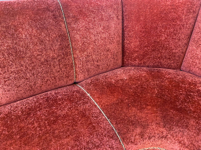 WMK I Schönes und gemütliches rotes 30er Jahre Art Deco Ecksofa mit Holzlehnen und intaktem Federkern