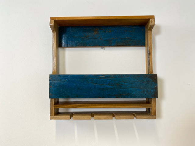 Boatwood by WMK # 1/2 Praktisches Wandweinregal für 4 Flaschen & 4 Gläser, ein aus altem Bootsholz handgefertigtes Unikat in Originalfarben # Weinregal Flaschenregal Wine Rack Gläserschiene Wandregal