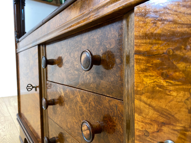 Wunderschöne 30er Jahre Art Deco Kommode I Massivholz in edlem Wurzelholz I mit Vitrine & Schubladen I Sideboard Schrank Barschrank Barkommode Wäschekommode Vintage Antik I