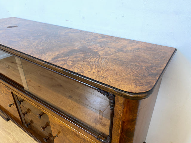 Wunderschöne 30er Jahre Art Deco Kommode I Massivholz in edlem Wurzelholz I mit Vitrine & Schubladen I Sideboard Schrank Barschrank Barkommode Wäschekommode Vintage Antik I