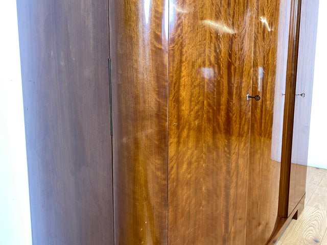 Formschöner und perfekt aufgeteilter 50er Jahre Kleiderschrank aus vollem Holz mit Schublade I Schrank Schlafzimmerschrank Wäscheschrank Wardrobe Antik Vintage 60er I