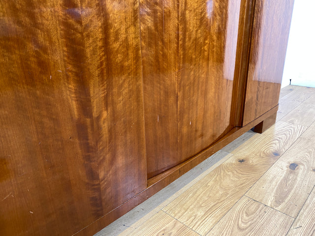 Formschöner und perfekt aufgeteilter 50er Jahre Kleiderschrank aus vollem Holz mit Schublade I Schrank Schlafzimmerschrank Wäscheschrank Wardrobe Antik Vintage 60er I