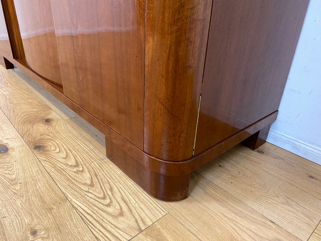 Formschöner und perfekt aufgeteilter 50er Jahre Kleiderschrank aus vollem Holz mit Schublade I Schrank Schlafzimmerschrank Wäscheschrank Wardrobe Antik Vintage 60er I