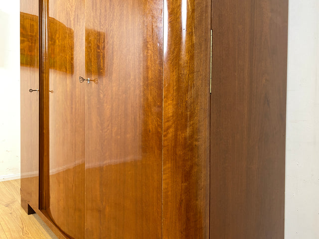 Formschöner und perfekt aufgeteilter 50er Jahre Kleiderschrank aus vollem Holz mit Schublade I Schrank Schlafzimmerschrank Wäscheschrank Wardrobe Antik Vintage 60er I
